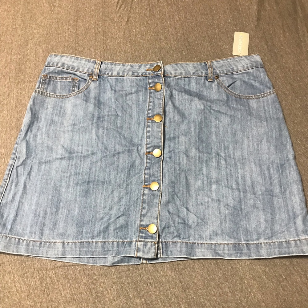 NWT forever 21 plus size button detail jean skirt